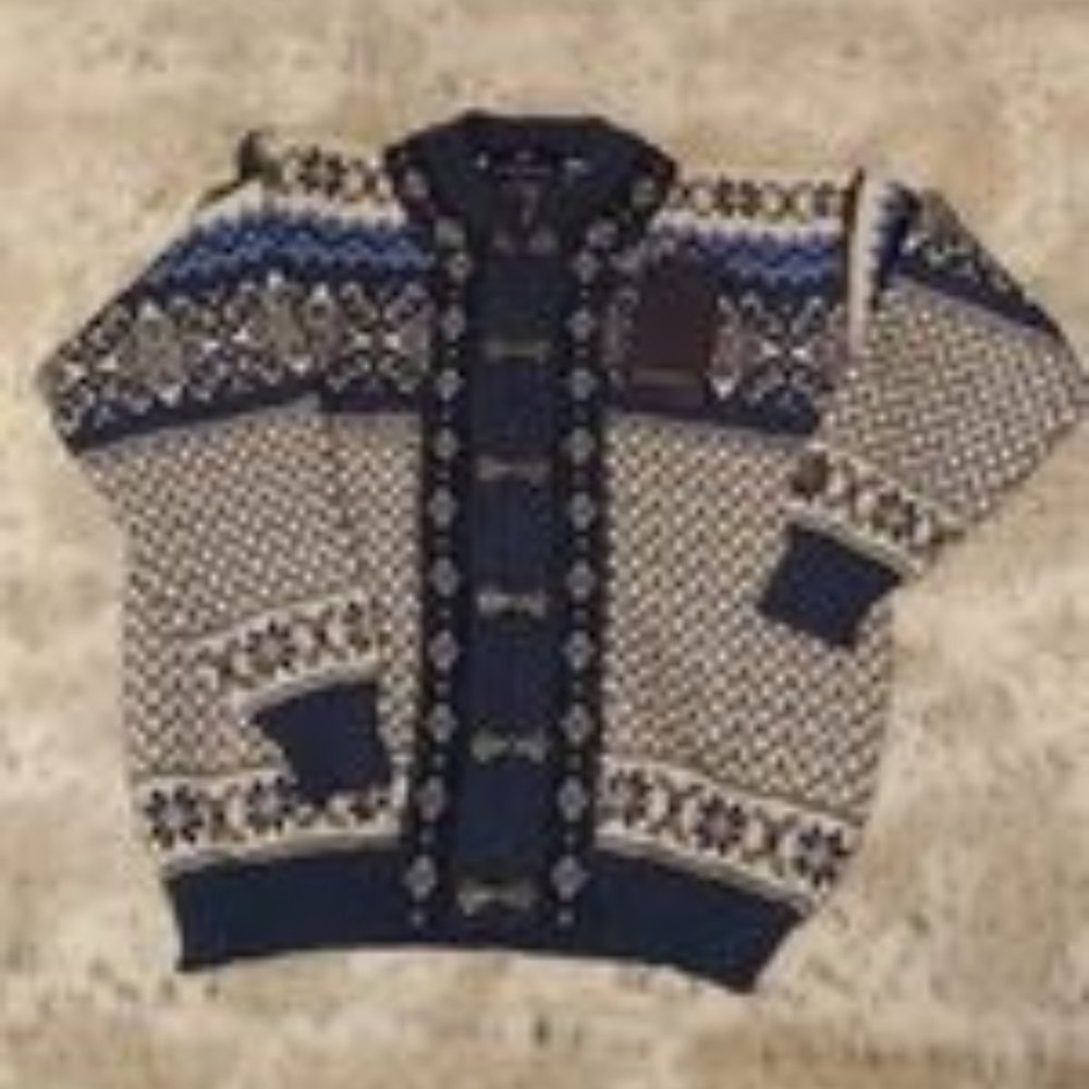 Nordikk Sweater Button up